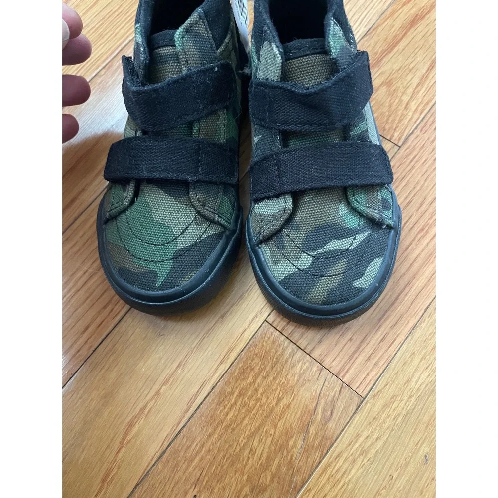 Old Navy Toddler Boys Camo Canvas High Top Skate Sneakers Green Black Size 6